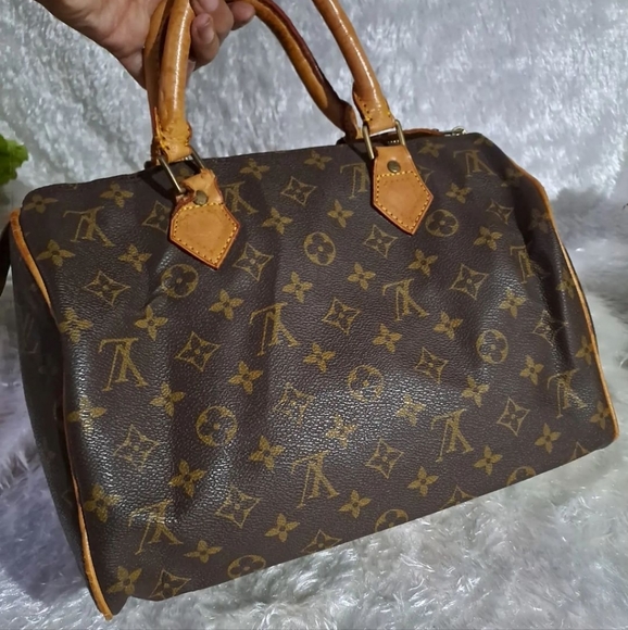 Authentic Louis Vuitton Monogram Speedy 30 with Dustcover - Picture 5 of 15